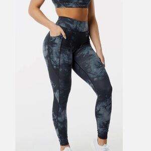 Alphalete NWOT Power Leggings - Black Oil Stain